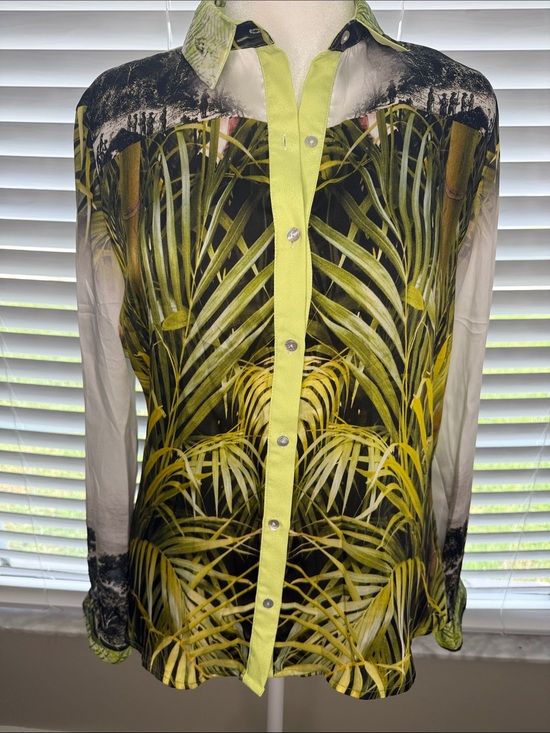 Tops - Women’s Green Palm-Print Button-Up Shirt